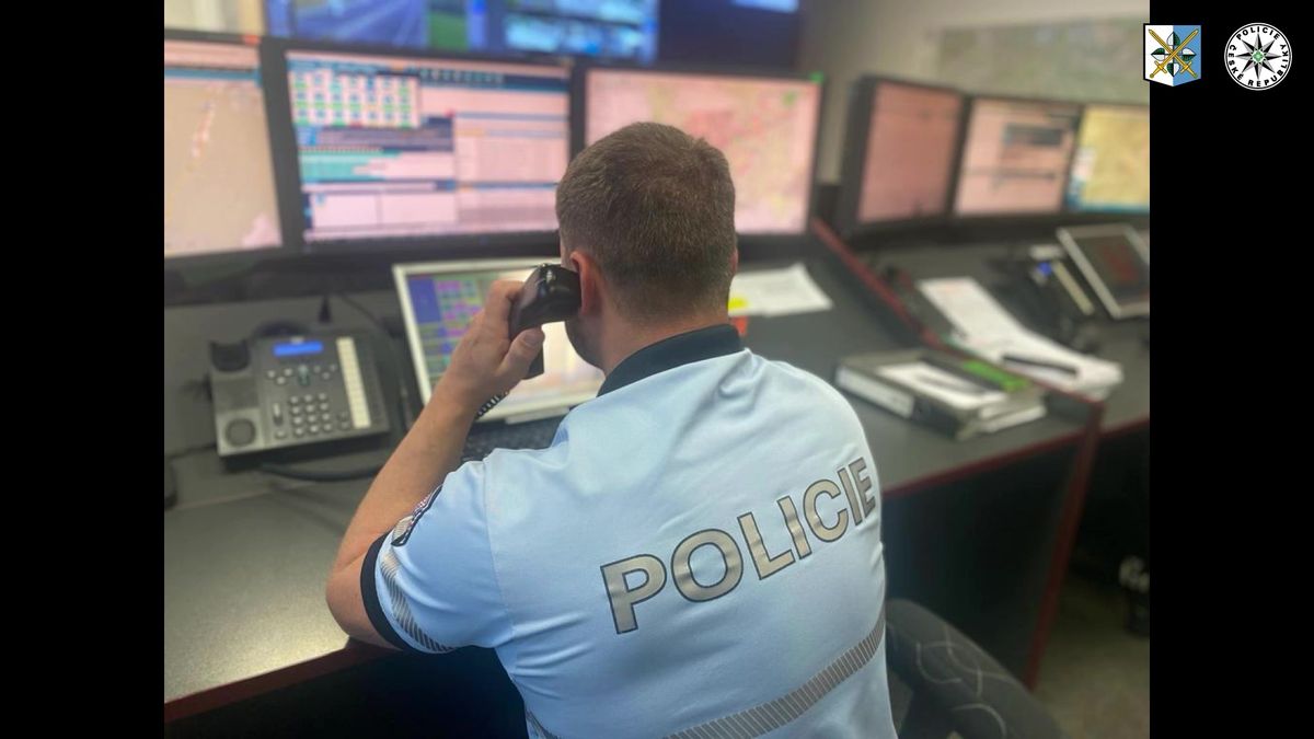 Podvodníci chtěli muži z Ostravy ukrást 1,2 milionu. Při předání peněz chytili kurýra